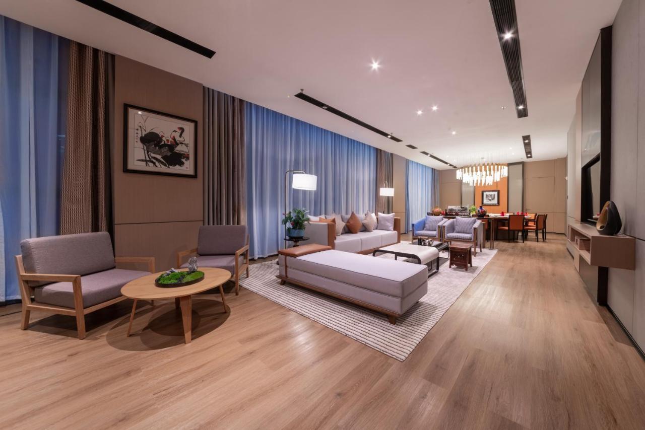 Holiday Inn Express Shenzhen Longhua By Ihg Bagian luar foto