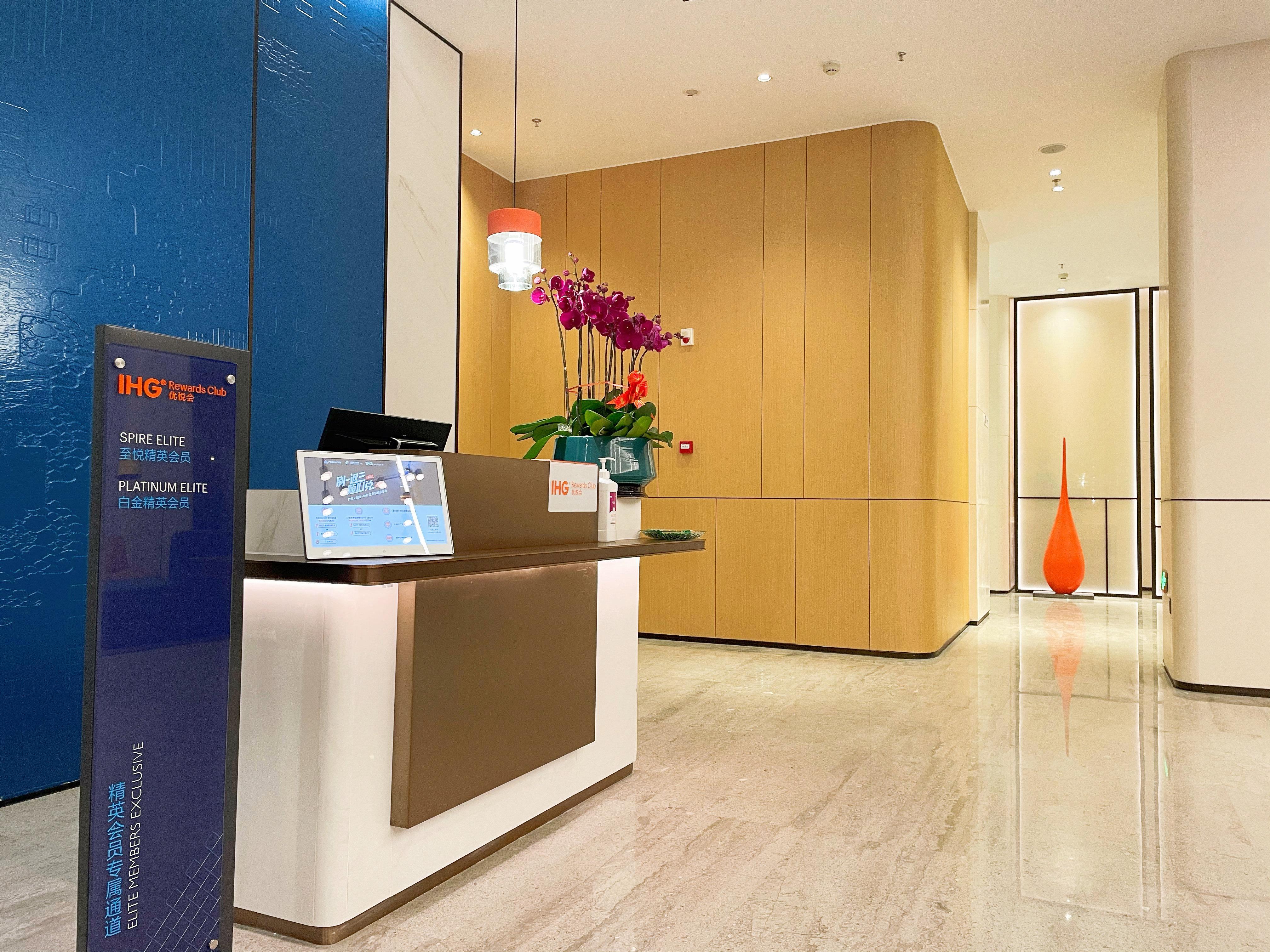 Holiday Inn Express Shenzhen Longhua By Ihg Bagian luar foto